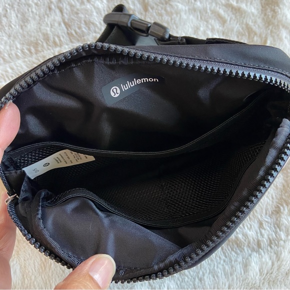 NWT Large Lululemon Everywhere Belt Bag - Picture 10 of 14